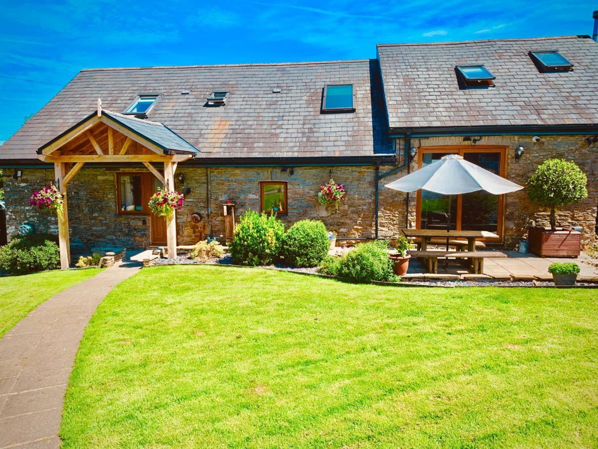 Bed and Breakfast Beudy Bach Cross Hands Exteriér fotografie