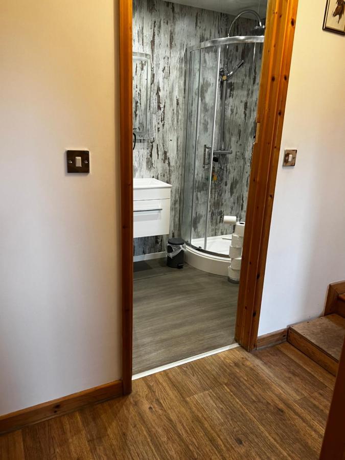 Bed and Breakfast Beudy Bach Cross Hands Exteriér fotografie