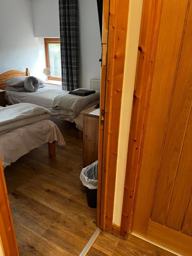 Bed and Breakfast Beudy Bach Cross Hands Exteriér fotografie