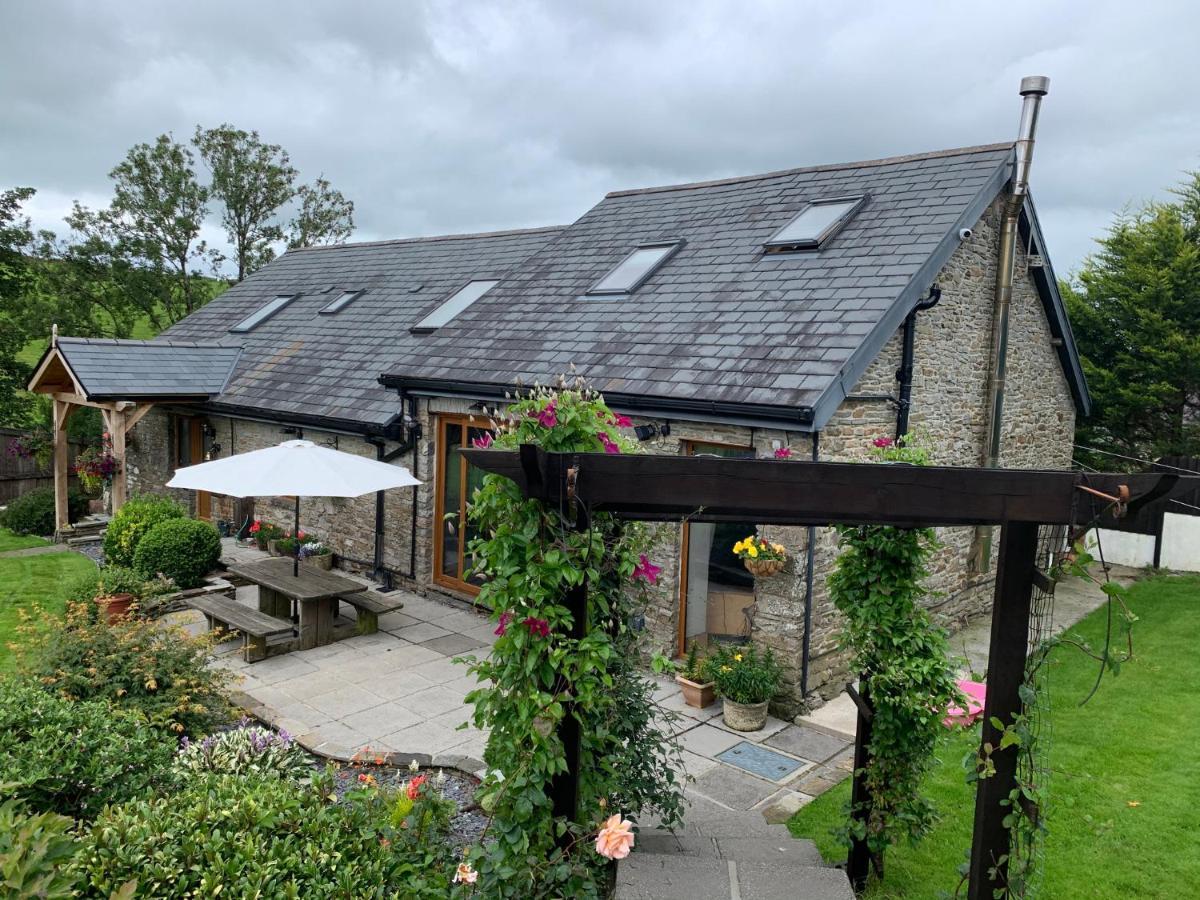 Bed and Breakfast Beudy Bach Cross Hands Exteriér fotografie