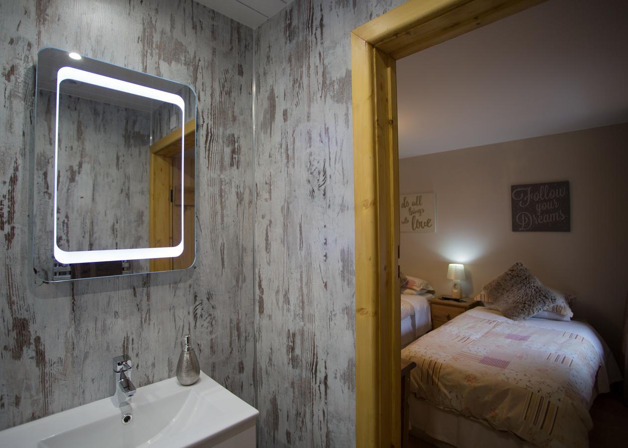 Bed and Breakfast Beudy Bach Cross Hands Exteriér fotografie